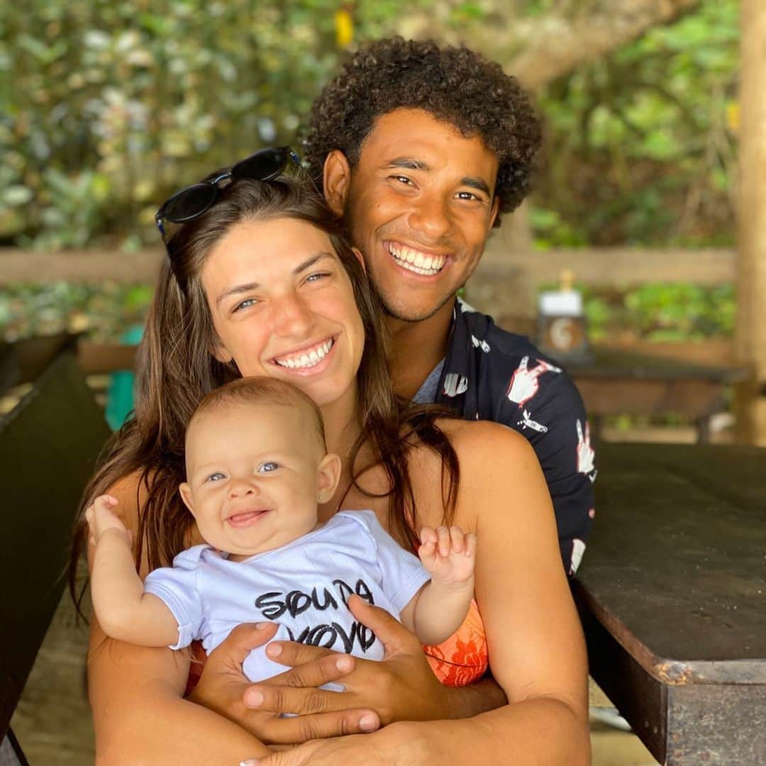 マッケンジー・ダーンのインスタグラム：「Our little girl is 7 months old and Everyday I fall more in love with her!! Happy 7 months babyyyy! We love you so much!! • • • Nossa linda fez 7 meses!! Parabéns por mais um mês filha! Amamos muitooo vc!」