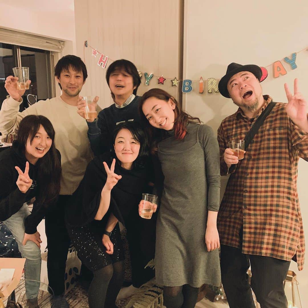 Rie fuさんのインスタグラム写真 - (Rie fuInstagram)「The best Birthday gift is to share it with the most genuine and wonderful people, who have been kind enough to stick with a cynical-introvert like me🙌🏻最高のバンド／友人達と音楽と過ごす最高の誕生日🎂生粋のコミュ障の私とも長年仲良くしてくれる美しい心の持ち主ばかり。感謝しかない😭✨#birthday #love #life #friends #goodmusic #goodvibes #homeparty」1月12日 10時30分 - riefuofficial