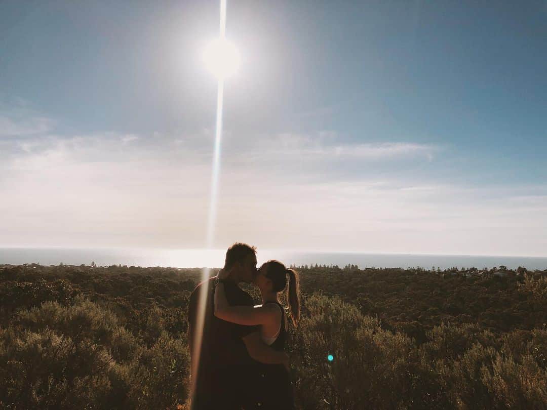 グラント・アーヴァインのインスタグラム：「1 year of sunsets in the west」