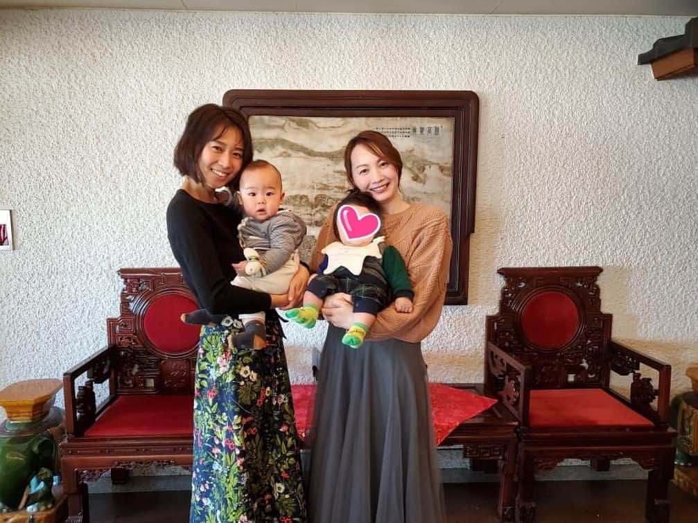 佐井祐里奈さんのインスタグラム写真 - (佐井祐里奈Instagram)「和室があるので子連れランチしやすい大好きなお店🤤❤️ . . . 元イッポウ リポーター仲間の @aya_ikoma さんと🥰 . . 我が子と1ヶ月違いの男の子のママ👩✨ 仕事の話もママ業の話もたくさんできてすごく楽しい時間でした💕 息子くんがよく動いてて、可愛くてたまらなかった！👶💘 スタイル抜群美人ママ…✨私もいい加減頑張らなきゃ（言い続けてそろそろ半年…😂笑） またランチ行くの楽しみっ🥰 . . . . . #ベビーカー入店 #個室和室 #銀座アスター #yunnaログ . . . ラーメン食べたい！と思って頼んだけれど、baby👶が泣きまくって…のびのびのラーメン🍜食べることになった！😂それでも美味しかったよ😂笑 . . . #ママあるある #新米ママ #yunna子育て」1月12日 10時53分 - yunna_s31