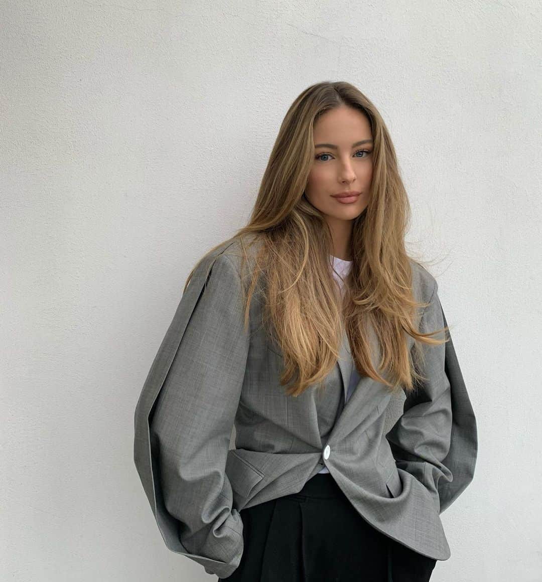 Mathilde Goehlerのインスタグラム：「You’re amazing, brave, strong, beautiful and perfect in every way 🤍」