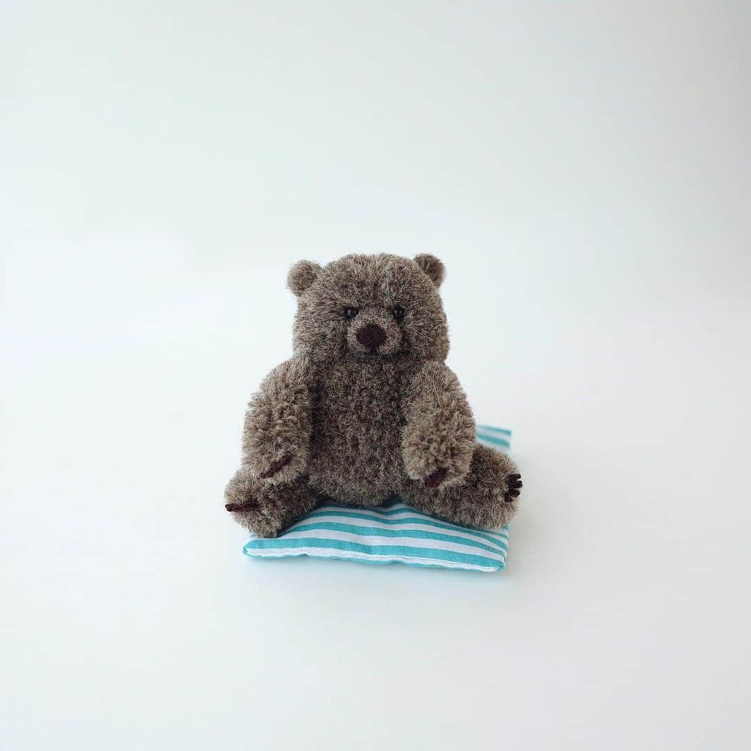 黒田翼（動物ぽんぽん）さんのインスタグラム写真 - (黒田翼（動物ぽんぽん）Instagram)「. 続、せなか好きなかたがたに、捧ぐ。  I'm confident about my back style. Good night.  #最終的に寝る #ハイイログマ #bear #grizzlybear #trikotri #pompom #trikotripompom #動物ぽんぽん」1月12日 2時45分 - trikotri222