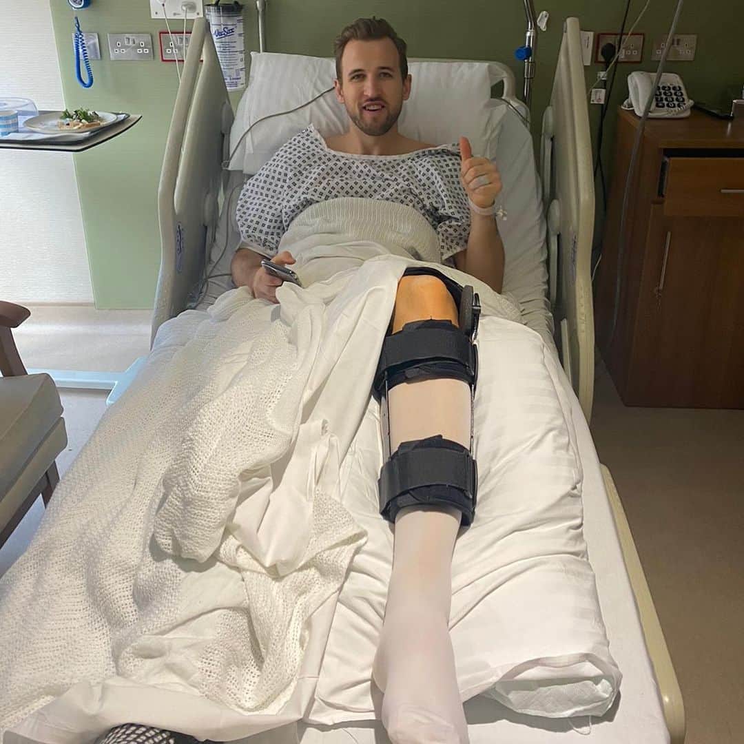 ハリー・ケインのインスタグラム：「Surgery went very well. First day of recovery starts now! #COYS」