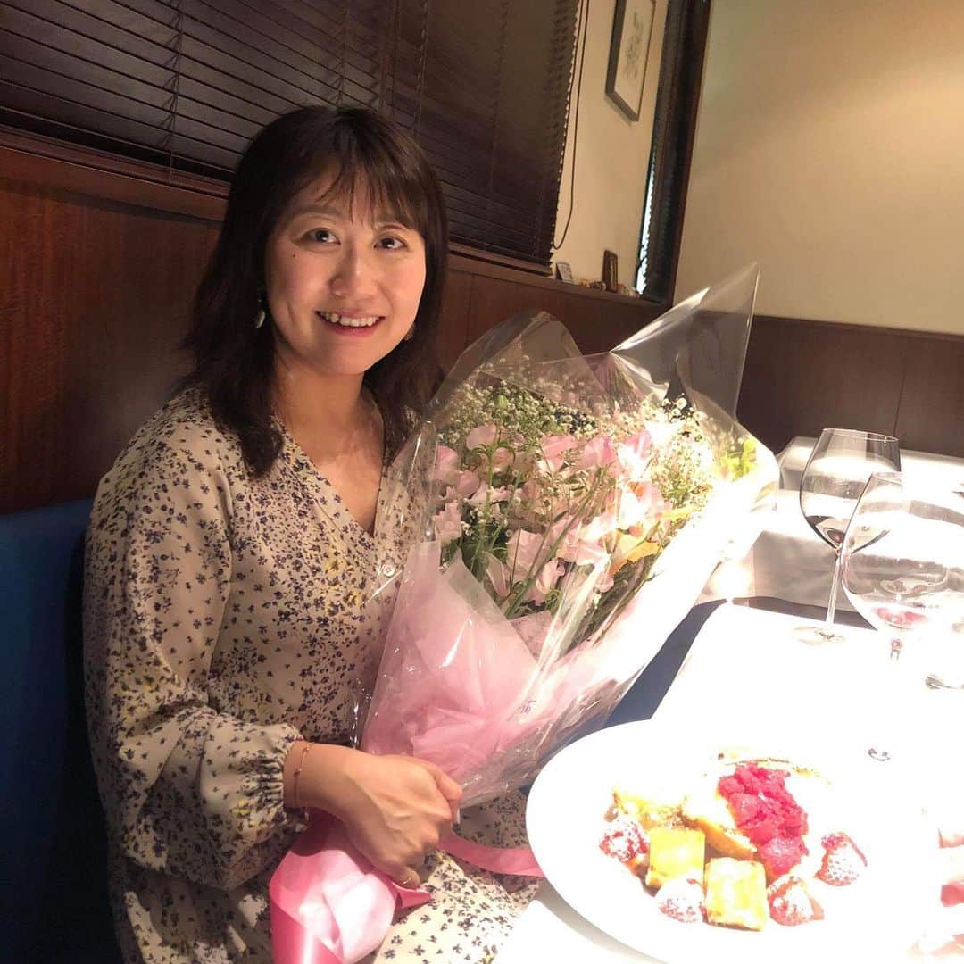 のインスタグラム：「新しい門出に。 仲間とお祝い🥂  2020年は楽しい年になりそう❣️」