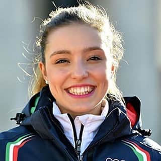 ジャダ・ルッソのインスタグラム：「...Un sorriso riscalda sempre il cuore anche là, dove il gelo fa da padrone...♥️ #smile#olimpicmoment#beautifulmemories#italiateam#2018#」