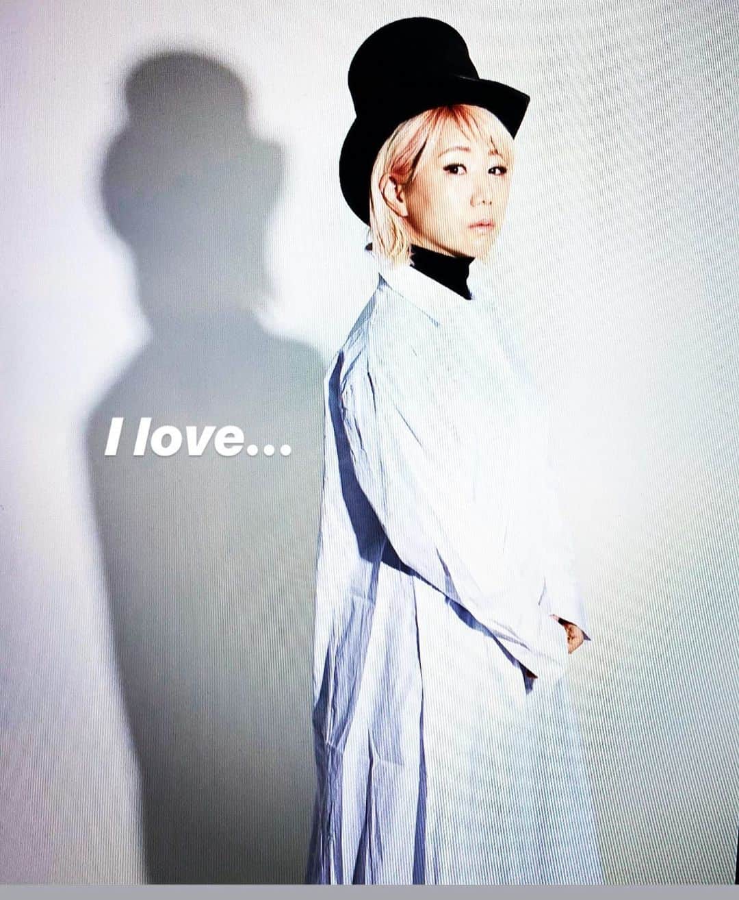 RYONRYON.さんのインスタグラム写真 - (RYONRYON.Instagram)「I love hat. I love shadow... I love.....everything.  #ryonryon #ryon2outfits」1月12日 3時03分 - ryon2r2