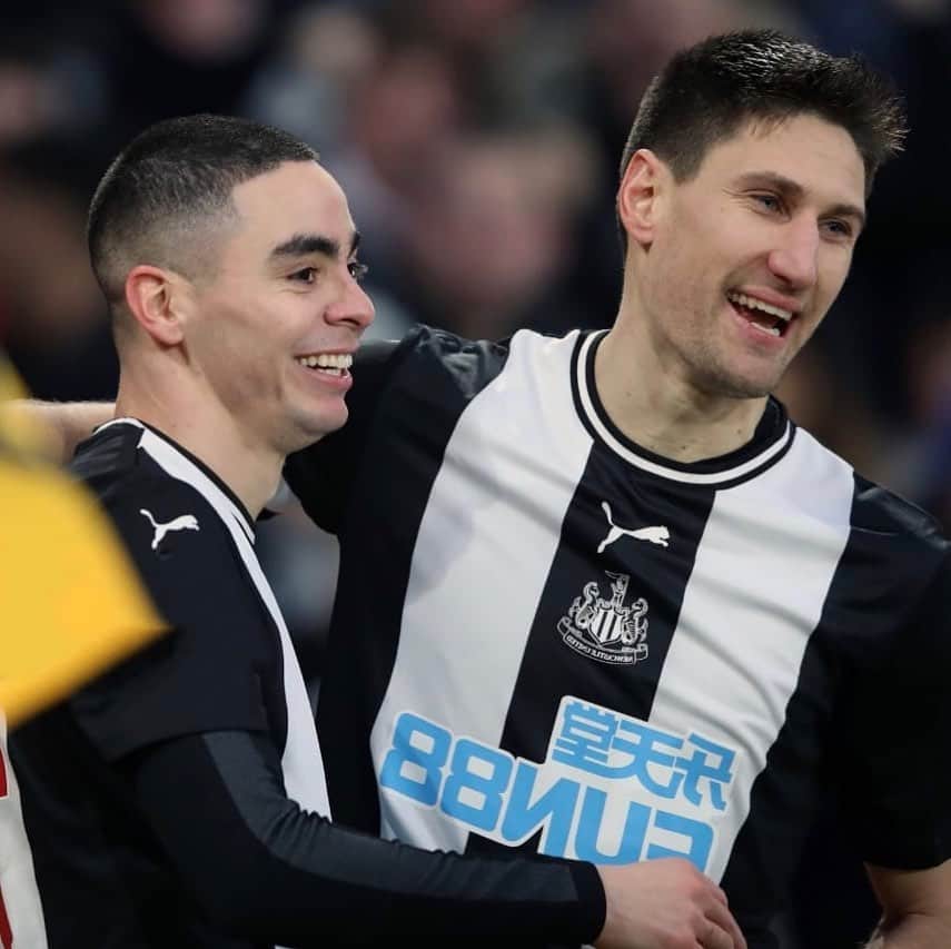 フェデリコ・フェルナンデスのインスタグラム：「⚫️⚪️ Grande @miguel_almiron el efecto del 🧉」