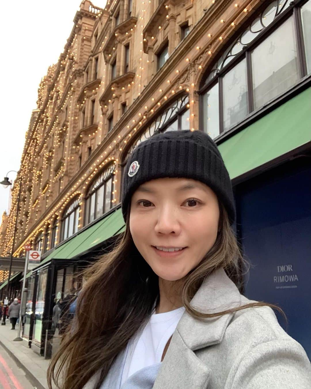 和央ようかさんのインスタグラム写真 - (和央ようかInstagram)「Here I am 💋London London London 🇬🇧😍 ロンドン ロンドン ロンドン🇬🇧😍 #takakoworldstylin🌎 #lifestyle #london #yokawao #和央ようか」1月12日 4時05分 - yokawao0215