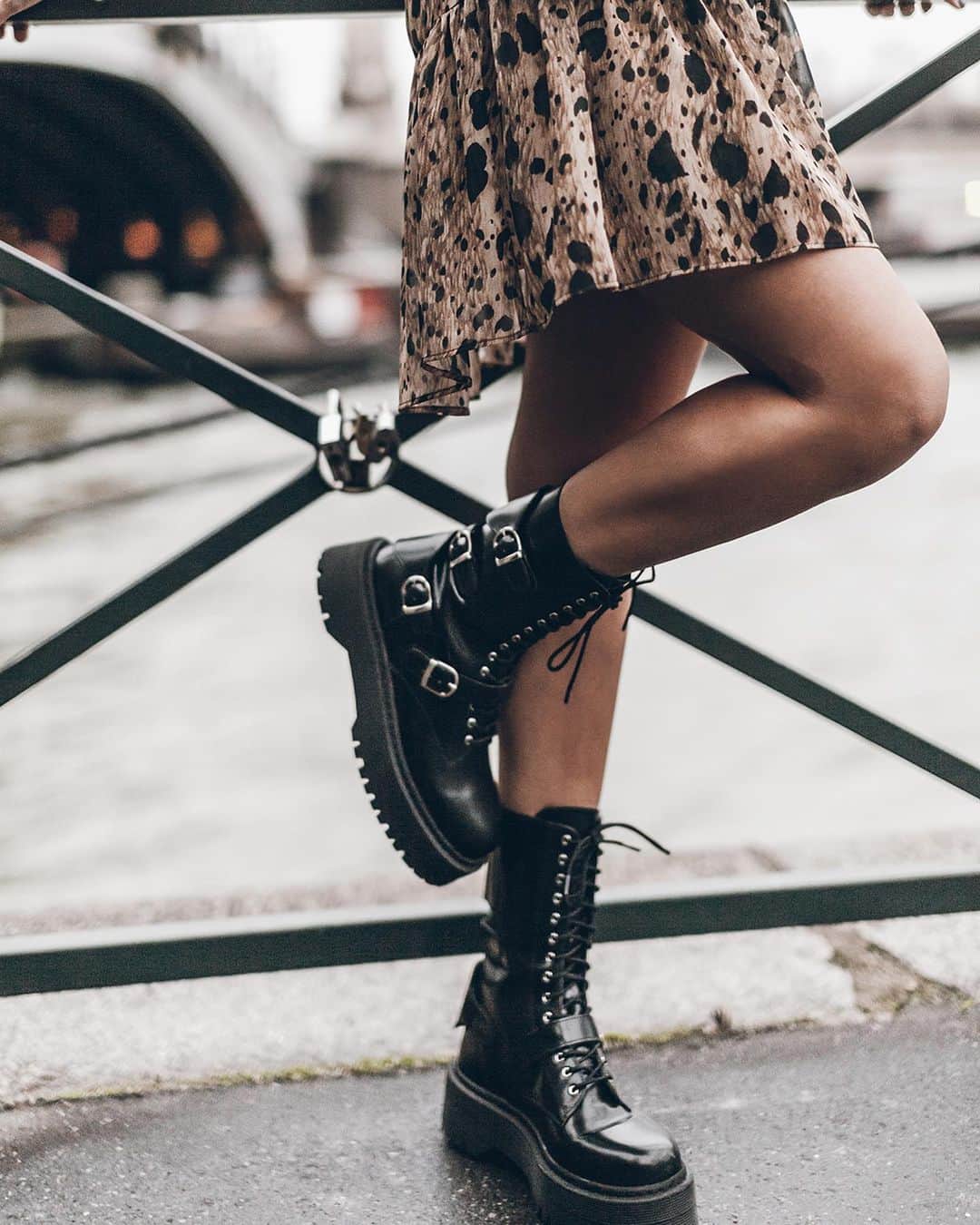 ジャクリーン・ミクタさんのインスタグラム写真 - (ジャクリーン・ミクタInstagram)「Boots ★ There’s a new post on the blog with more pics and deets about our looks from Paris! (Link in bio) #thekooples *Anzeige」1月12日 4時40分 - mikutas