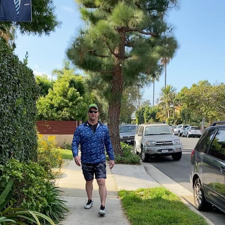 ストーン・コールド・スティーブ・オースチンのインスタグラム：「🔈⬆️ Hi everybody!! I am happy to share my new fitness routine with all of you! I call it Walk Running. You run with your hands but you walk with your legs. It’s a great, fantastic, fun, low impact exercise system where you ‘Walk Run’ your way to fitness.  There is no charge for this valuable training system. It is my gift to you.  #alwaysconsultyourdoctorfirst  #walkrun #itsthenewwaytoanewyou」