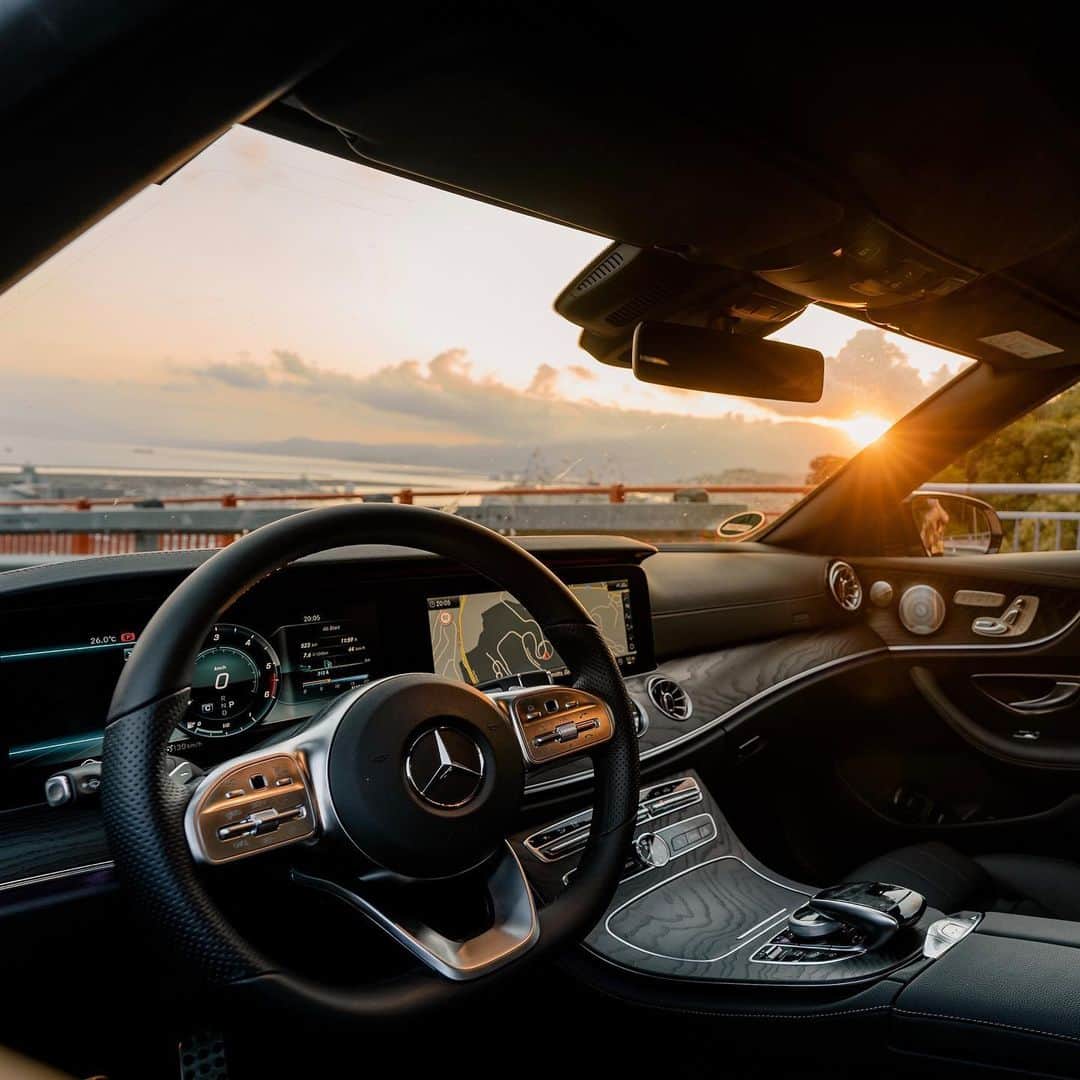 メルセデス・ベンツさんのインスタグラム写真 - (メルセデス・ベンツInstagram)「Driving towards the sun, feeling the wind in your hair – this is 100% driving pleasure. The Mercedes-Benz E-Class Cabriolet makes it possible for you! 📷 @_n.k__ for #MBsocialcar  #MercedesBenz #MB #EClass #Cabriolet #instacars」1月12日 5時05分 - mercedesbenz
