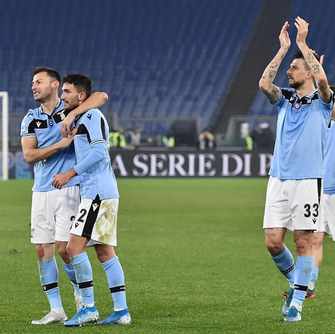 ダニロ・カタルディのインスタグラム：「E.....10💙  Una partita sofferta contro un grande avversario. Ma questa Lazio non molla mai.  Insieme a questo stupendo popolo. @official_sslazio #insiemesiamopiùforti」