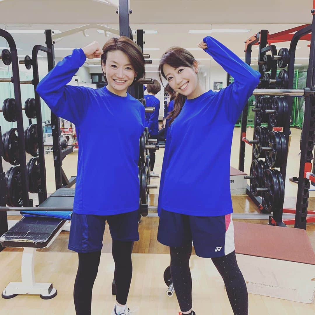 須黒清華のインスタグラム：「双子ウェアでトレーニング初め🏋🏻‍♀️✨ 年末年始でだる〜んってしてた筋肉たちがようやく目覚めた‼︎笑 おはよう、私の筋肉🤣💦 . 女性トレーナーさんたちとキャッキャしながら、あっという間の1時間。 今年こそ‼︎頑張ります🐷✨ #トレーニング #トレーニングウェア #トレーニング女子 #下腹部トレーニング #背中トレーニング #training #gim #お正月太り」