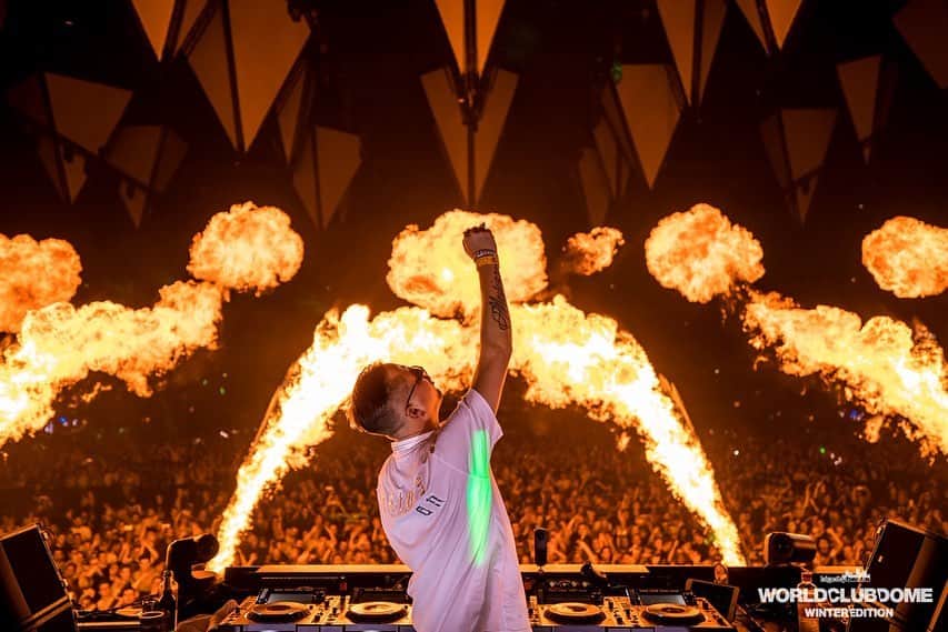 ロビン・シュルツのインスタグラム：「Dankeschön @worldclubdome 👌💥」