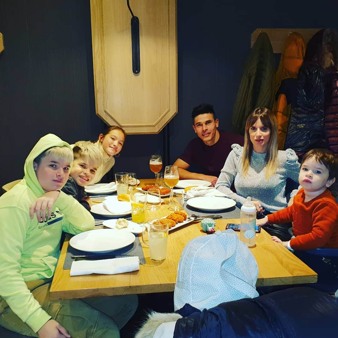 ファクンド・ロンカリアさんのインスタグラム写真 - (ファクンド・ロンカリアInstagram)「Cena en familia COMPLETO felicidad plena 🎆🤩🤩」1月12日 6時27分 - facuroncaglia10