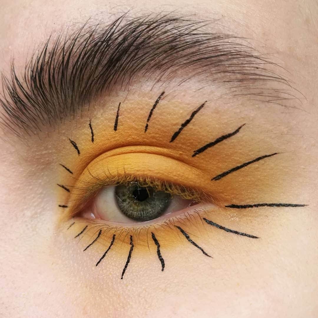 NYX Cosmeticsさんのインスタグラム写真 - (NYX CosmeticsInstagram)「Here comes the sun ☀️ @krabowinka uses our #UltimateShadowPalette in 'Brights' to create this bright, graphic eye ✨ || #nyxcosmetics #nyxprofessionalmakeup #crueltyfreebeauty」1月12日 6時29分 - nyxcosmetics