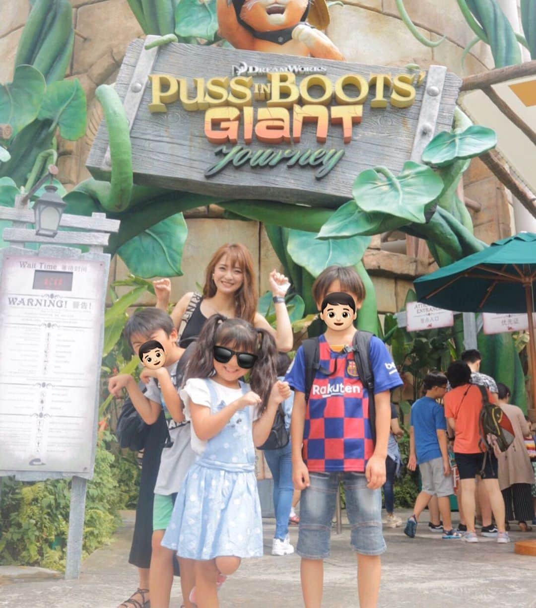 AIRIさんのインスタグラム写真 - (AIRIInstagram)「. Universal Studios Singapore🎠🎡🎢 . あんまり広くなかったけど、一日で全部回れて楽しかった😆❤️ . 後半はUSS行って、プール行って、観光しました😊 動画にあるプールのスライダーで背中に無数のかさぶたが出来たけど、それもいい思い出😂💥 誰よりも怖いもの知らずの次男坊は何回も何回も楽しそうに滑ってました👦🏾 . 丸1週間の滞在だったので、のんびりしながら観光も出来たし、朝はゆっくり寝れたし🥱 いいリフレッシュになりました✨ . 今月は息子のクラブチームの説明会から始まり、息子の中学、娘の小学校の説明会やらも始まるしバタバタしそうだ💨 . 今年は子供達の生活がガラリと変わるので、 のびのび過ごせる様少しでもサポート出来ればなと思います😊💓 . 旅行には昼間用に @gyugyugyu_lme  を持っていきました😊水着着るから焦って😂💦夏までにはもう少し絞りたいな😅 . #旅行#家族旅行#シンガポール#🇸🇬#家族#家族写真#ユニバ#🌎」1月12日 7時00分 - n.airi_taito