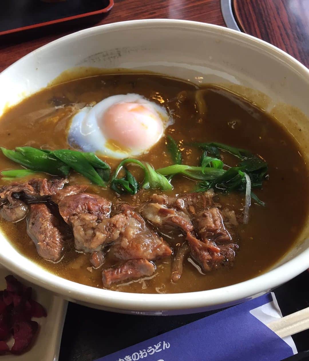 田中幸恵のインスタグラム：「____ . カレーうどんってむしょうに食べたくなる時がある🐷 . 牛すじが柔らかくてたまらん🤤🤤」