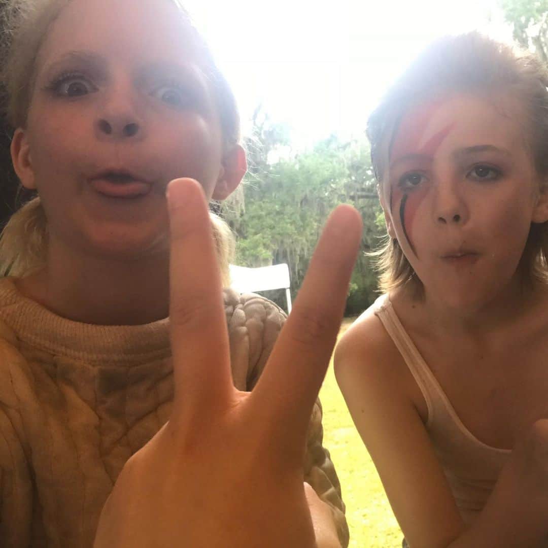 マケナ・グレースさんのインスタグラム写真 - (マケナ・グレースInstagram)「Troop Zero comes out on Friday! As it gets closer I’m going to be sharing some BTS photos of the troop. We laughed, we cried, we played, we danced (a lot), we obsessed over David Bowie...did I mention we danced? Oh, we also filmed an awesome movie😜Most of all, we accepted each other, celebrated our weirdness, forgave each other on our hard days and became life-long friends. I love these people SO MUCH! #TroopZero」1月12日 7時21分 - mckennagraceful