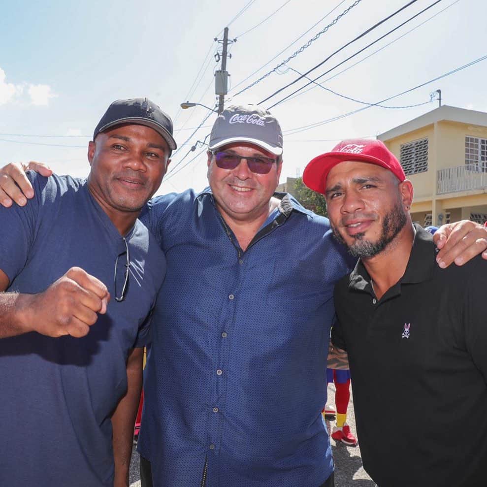 ミゲール・コットのインスタグラム：「En la unión está la fuerza 🇵🇷🙌🏼 👊🏼💥#TitoTrinidad #AlbertoDeLaCruz @cocacolapuertorico @superecono @worldboxingorg  @simon.desvarieux 📸 @vmp_photograph_pr」