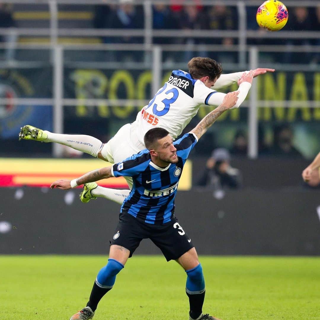 クリスティアーノ・ビラーギのインスタグラム：「Fino alla fine. Lottiamo. Non molliamo. Non ci arrendiamo. Mai.⚫️🔵 #inter #amala」