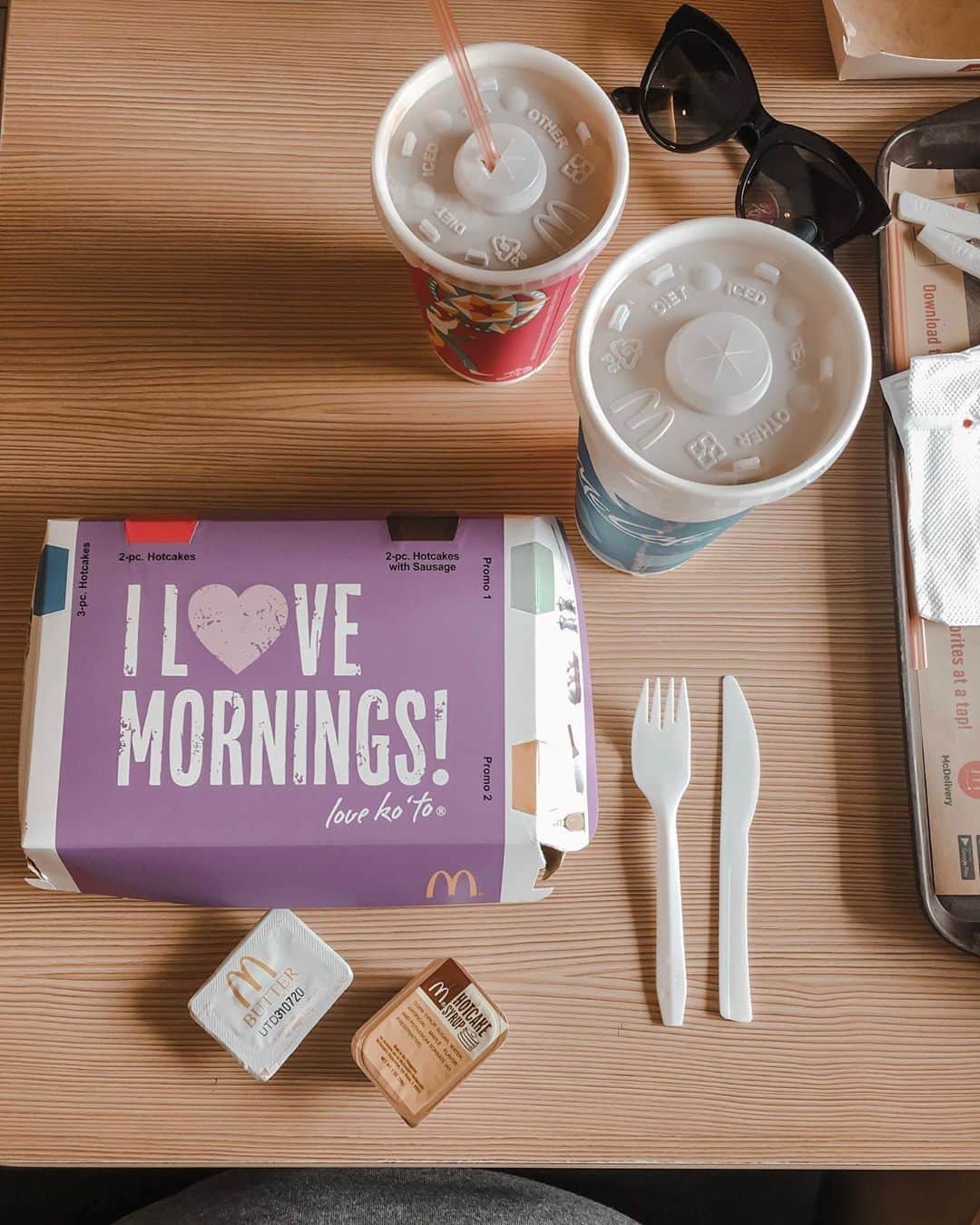 McDonald's Philippinesのインスタグラム：「Can’t think of what to have for breakfast? Here’s what @arjaygarcia.ph had! 🥞 ☕」