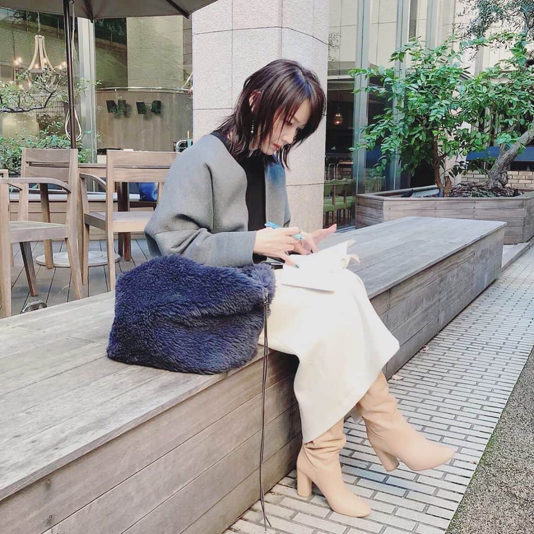 森口瑤子さんのインスタグラム写真 - (森口瑤子Instagram)「. . 何をしているかというとね、、 . #ご想像におまかせいたします」1月12日 7時56分 - yokomoriguchi_official