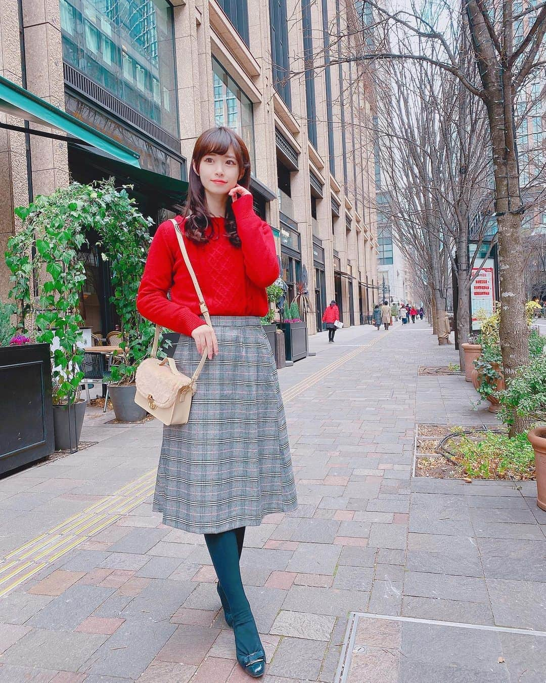 川子芹菜さんのインスタグラム写真 - (川子芹菜Instagram)「. . @anysis_official 福袋コーデ🛍❤ パート① . めちゃくちゃに可愛い赤の #編み込みニット 👚とこれまた可愛い #グレンチェックスカート 👗 . . さすが分かってらっしゃるanysis様々👏🏻👏🏻👏🏻👏🏻👏🏻👏🏻👏🏻👏🏻👏🏻👏🏻👏🏻👏🏻👏🏻👏🏻👏🏻👏🏻👏🏻 福袋の中身全部可愛かったから早くお見せしたい😭💖💖 . 福袋コーデまだまだ続きます😍❣️❣️ . . #anysis  #福袋  #コーデ」1月12日 8時08分 - kawakoserina