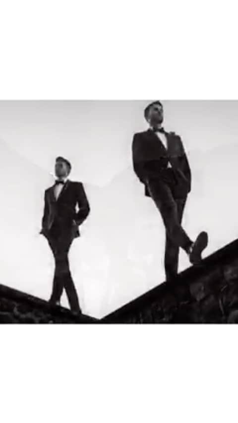 ルイス・フェネロのインスタグラム：「🕴❤️🕴 1 1 . 0 7 . 1 9  6 months already of this amazing 3 days surrounded by all our amazing family and friends!! THANK YOU 📸 @victorlax  #ligüerredecinca #ericandluiswedding #gaywedding #spain  #loveislove」