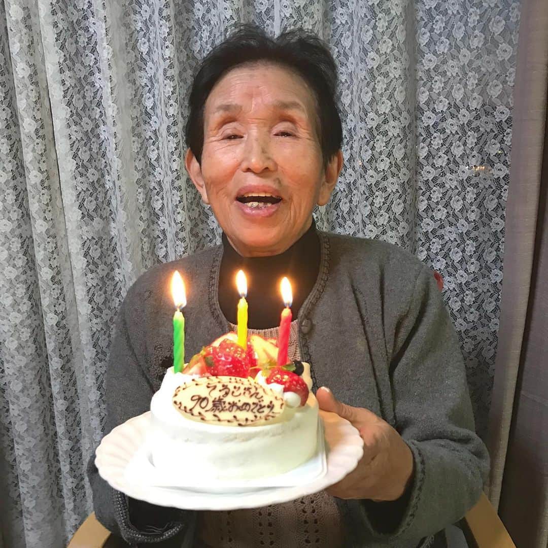 吉田沙織のインスタグラム：「Happy 90th birthday my cute gramma🥰 90歳のお誕生日おめでとう❤️❤️❤️」