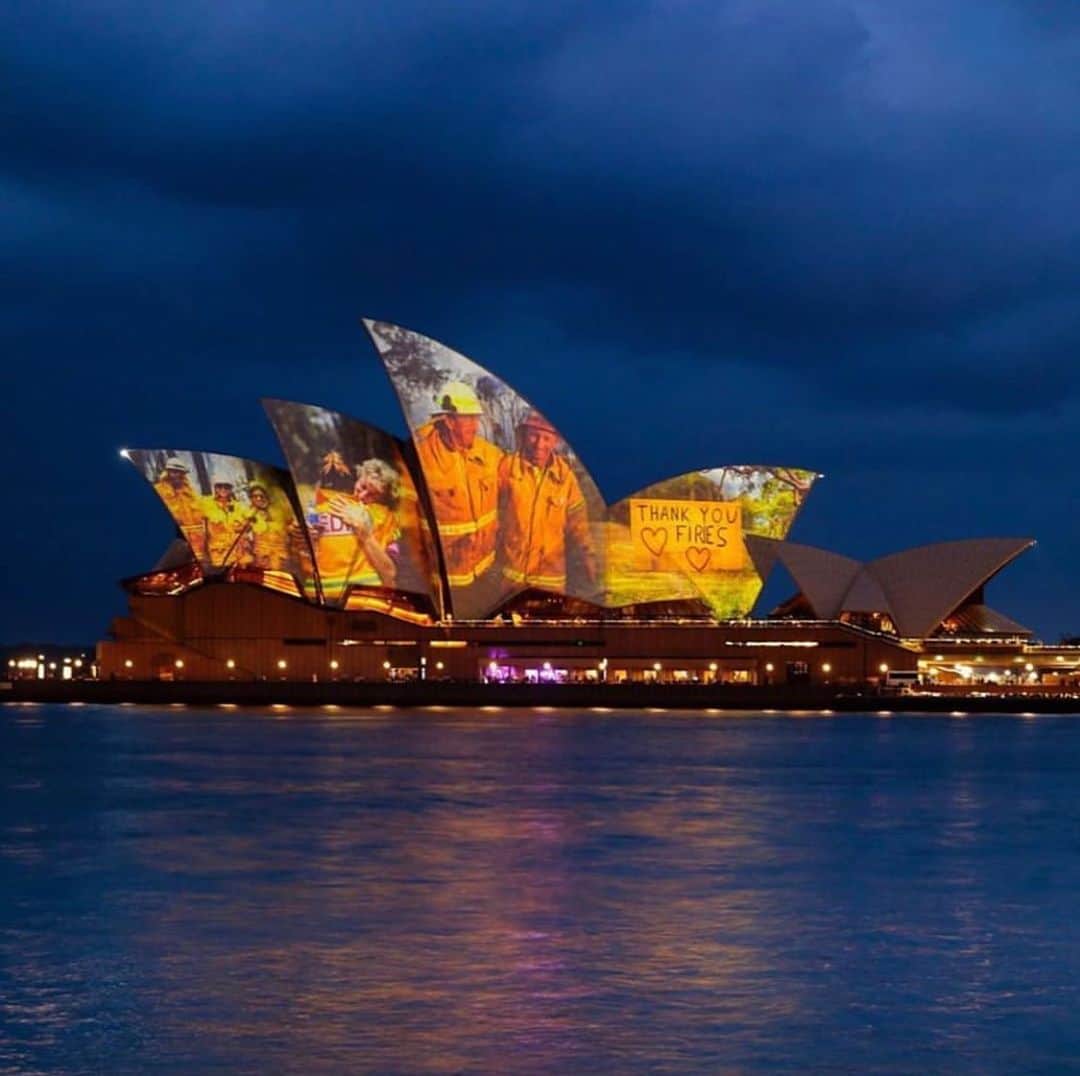 セレステ・バーバーのインスタグラム：「Thank you firies. Thank you so much. @australia @nswrfs」