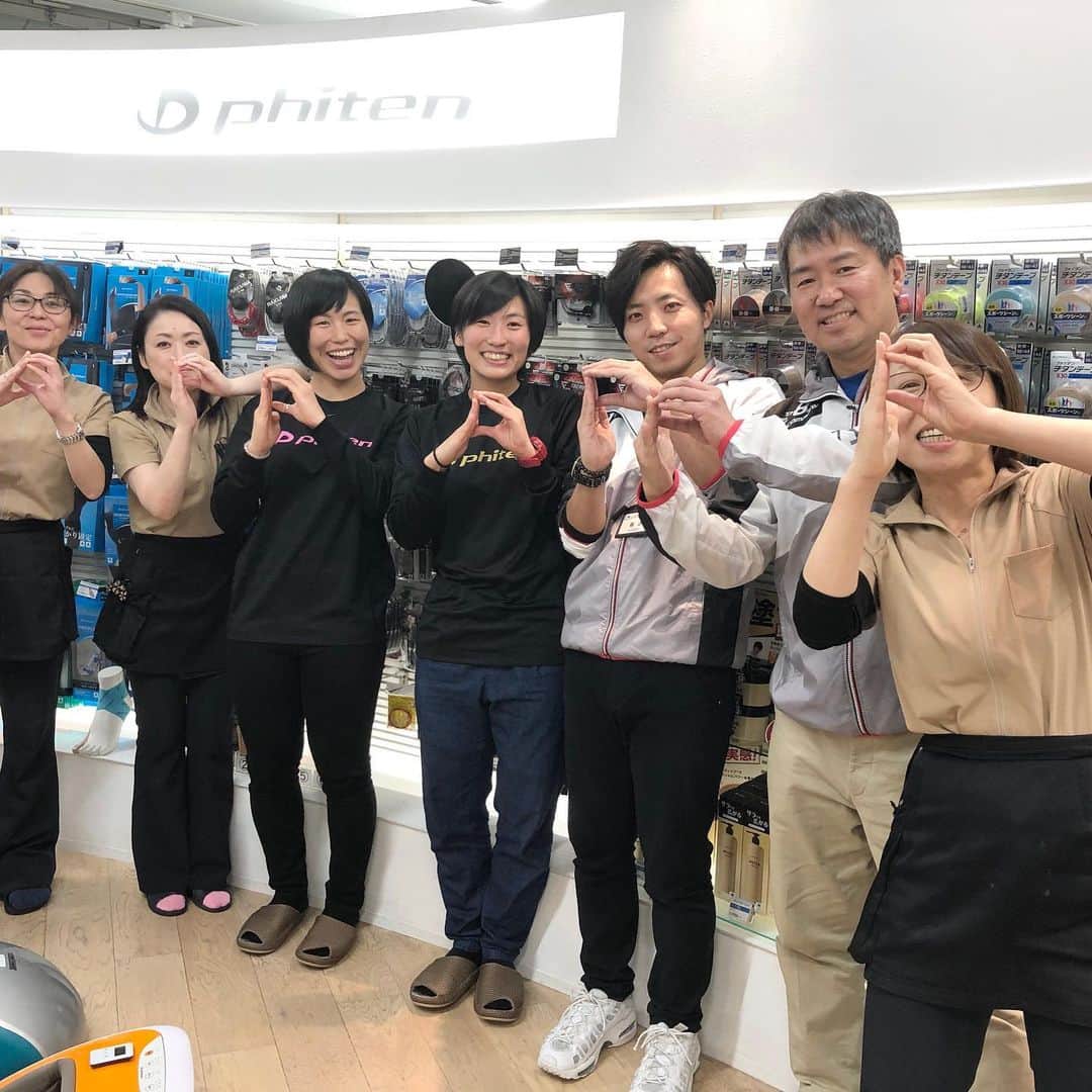 のインスタグラム：「\\ 🅿︎🅿︎ phiten 🅿︎🅿︎ // 合宿や遠征中の愛用グッズ いつもありがとうございます！！ @phiten_official .  #👕 #ティーシャツ #ロンティー #スウェット . #😴 #マットレス #エアロクレイドル #タオルケット . #👖🧦 #スパッツ #靴下 . #♨️ #バスグッズ  #お風呂 #シャンプー #リンス #ボディーソープ #入浴剤  #karate  #2020 #tokyo  #sister」