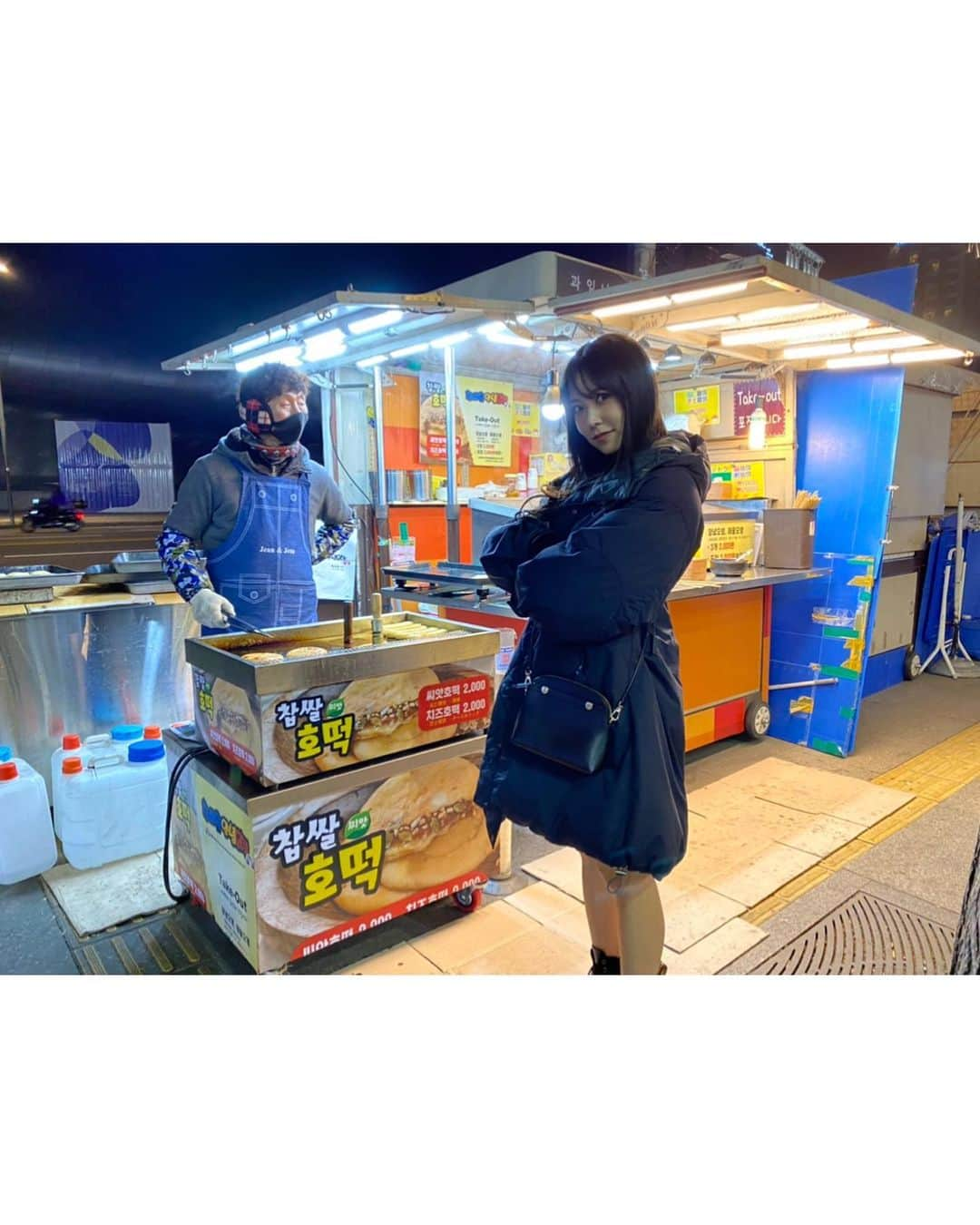 白間美瑠さんのインスタグラム写真 - (白間美瑠Instagram)「大好きな衣装さんと韓国へ❤️ 夜の屋台ご飯美味しかった！ ・ 寒すぎました。。。」1月12日 19時30分 - shiro36run