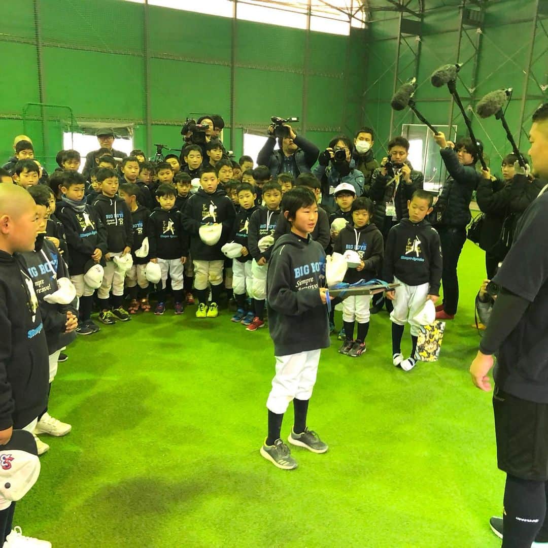 筒香嘉智さんのインスタグラム写真 - (筒香嘉智Instagram)「Instagram始めました！ 本日は、スーパーバイザーを務めている、堺ビッグボーイズの選手たちと交流してきました！　彼らの元気な姿に刺激をもらい、野球をプレーする子供がもっとたくさん増えてくれれば良いなと改めて思いました！」1月12日 19時46分 - yoshitomo.tsutsugo_official