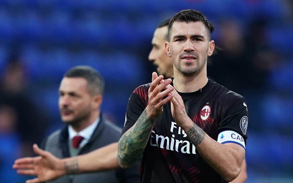 アレッシオ・ロマニョーリのインスタグラム：「Non c’era modo migliore di festeggiare il mio compleanno che farlo con una vittoria. Grazie! 🔴⚫️ #CagliariMilan @acmilan @seriea」
