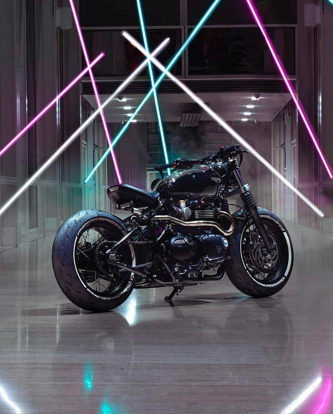 epidemic_motorsさんのインスタグラム写真 - (epidemic_motorsInstagram)「Love 🖤 this Triumph build by  @thorntonhundredmotorcycles Lens: @8t5mm #custom #bike #motorcycle #scrambler #instamoto #builtnotbought #stocksucks #garage_built #saintmotors #saint_motors #kustom #kulture #in_motors_we_trust #epidemic_motors #epidemicmotors #simple #true #motopsycho_club_worldwide」1月12日 19時42分 - epidemic_motors