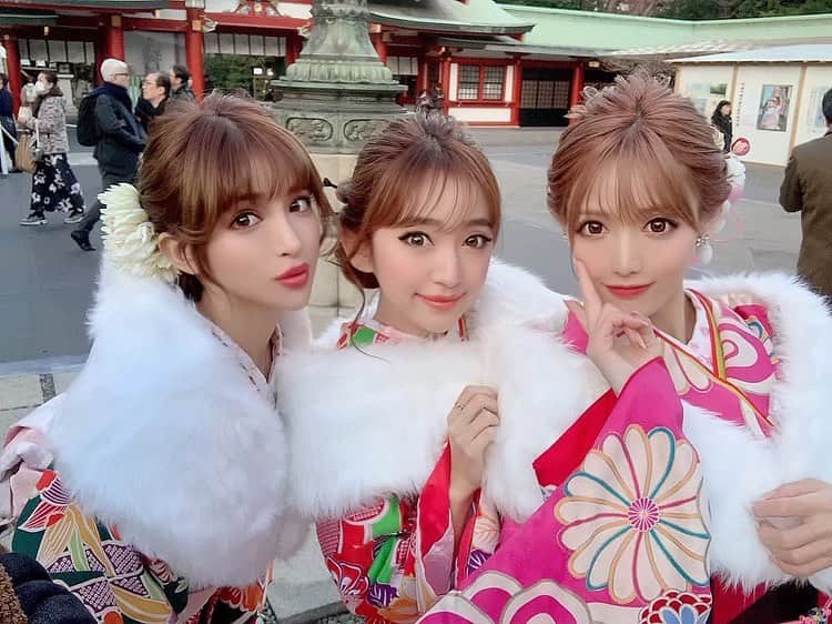 杉山佳那恵さんのインスタグラム写真 - (杉山佳那恵Instagram)「ちゅーーー🐭🐭🐭💕 ハイアットでお食事して大満足✨✨✨ ・ 一緒にいたら楽しくて成長させてくれる2人に本当に感謝💗 2020年も我々をよろしくお願いします。笑 ・ ・ #2020#kimono#japan#初詣#成人#おめでとう」1月12日 19時51分 - kanaxxy_0421