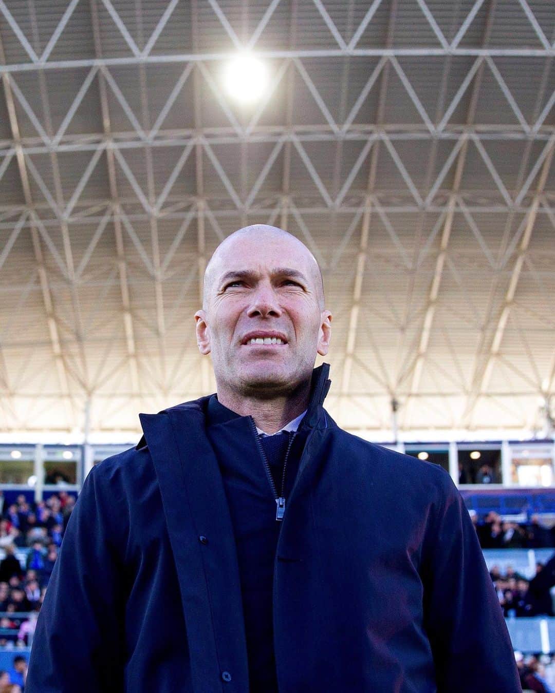 LFPさんのインスタグラム写真 - (LFPInstagram)「@zidane is in the moonlight! 🌕😇 • @zidane, ¡bajo la luz de la luna! 🌕😇 • #Zidane #RealMadrid #LaLigaSantander #LaLiga」1月12日 20時04分 - laliga
