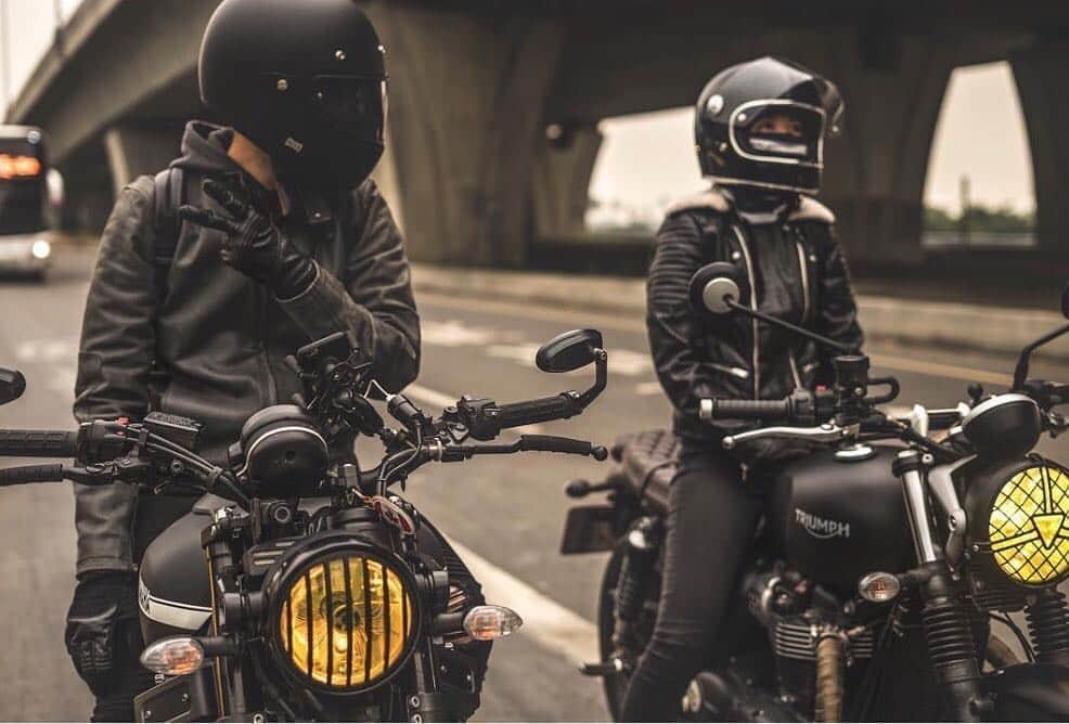 epidemic_motorsさんのインスタグラム写真 - (epidemic_motorsInstagram)「XSR900&Street Twin Via @_johnnyhuang_ 📷： @abehilomasa #StartYourEngines #motorcycle  #bike  #custom  #ride  #epidemicmotors #epidemic_motors #ride_like_hell  #instamoto #stocksucks #artist #builtnotbought  #miami #saint_motors #saintmotors #kustom  #kulture  #caferacer  #bratstyle  #musicians #texas #motos #filmmaker #filmmaking #movie #dj #producer #writer #art #カフェレーサー」1月12日 20時04分 - epidemic_motors