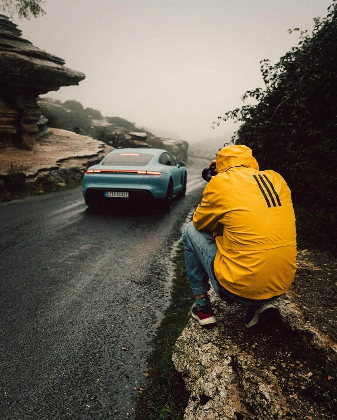 Porscheさんのインスタグラム写真 - (PorscheInstagram)「What do you look for on a road trip? During his travel with the Taycan in Andalusia, photographer @lennart hunts for special moments. Discover his highlights in this gallery. #Porsche #SoulElectrified #ElectricVehicle #roadtrip ⁣ _⁣ Electricity consumption combined: Taycan Turbo: 26 kwh/100 km; CO2 emissions combined: 0 g/km」1月12日 19時57分 - porsche