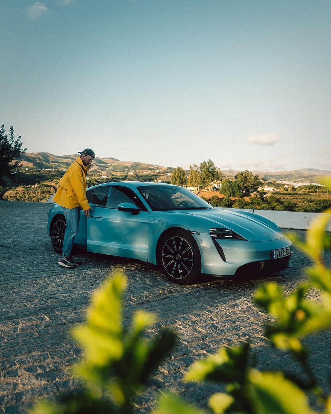 Porscheさんのインスタグラム写真 - (PorscheInstagram)「What do you look for on a road trip? During his travel with the Taycan in Andalusia, photographer @lennart hunts for special moments. Discover his highlights in this gallery. #Porsche #SoulElectrified #ElectricVehicle #roadtrip ⁣ _⁣ Electricity consumption combined: Taycan Turbo: 26 kwh/100 km; CO2 emissions combined: 0 g/km」1月12日 19時57分 - porsche