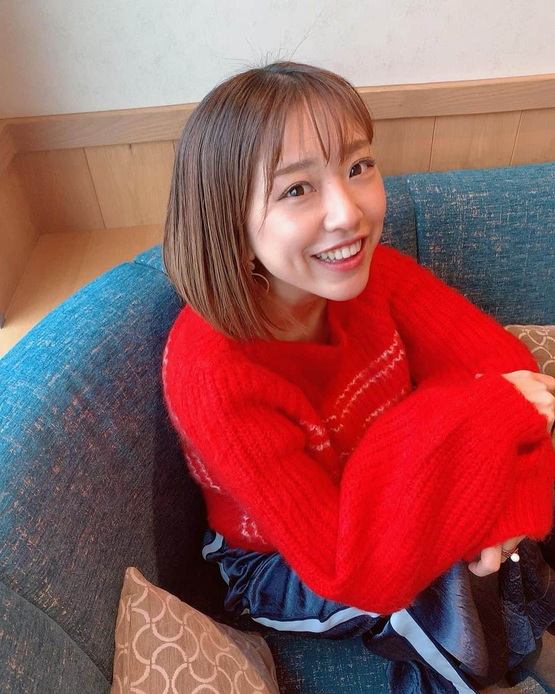 本橋優華のインスタグラム：「おデート。ぽい 静電気にやられる。  #sunday#friend#lunch#smile#red#date#goodtime#fun#imissyou#2020#👭」