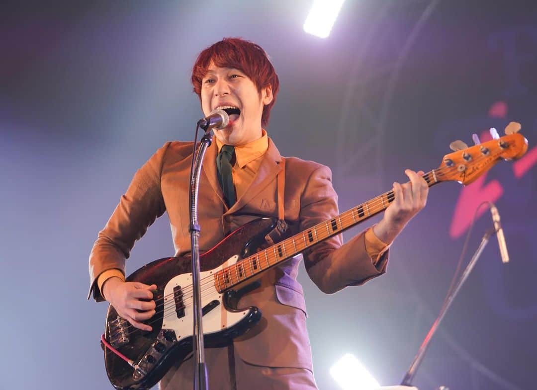 のインスタグラム：「#FM802 RADIO CRAZY 🎤  3日目 R-STAGEにTHE BAWDIESが🌈  #レディクレ のライブ音源の一部は2020年1月13日（月・祝）19時からのRADIO CRAZY音源特番「RADIO de LIVE CRAZY」でオンエア予定📻  さらにLIVE HOUSE Antenna出演者のライブ音源の一部は、 2020年1月12日(日)24時からの「RADIO de LIVE CRAZY Eve」でオンエア予定🔈  #radiko を使えばスマホ、PCでクリアにFM802を聴くことができます👂  #THEBAWDIES」