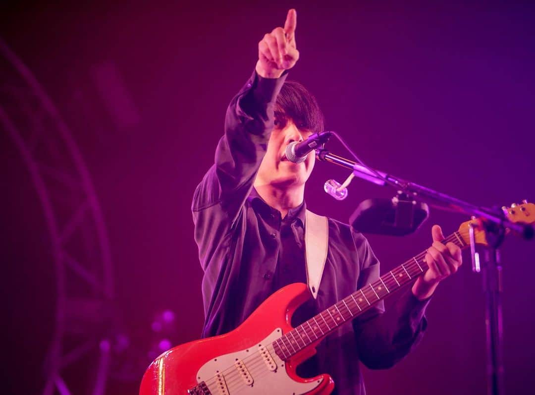のインスタグラム：「#FM802 RADIO CRAZY 🎤  3日目 R-STAGEに#フジファブリック が🌈  #レディクレ のライブ音源の一部は2020年1月13日（月・祝）19時からのRADIO CRAZY音源特番「RADIO de LIVE CRAZY」でオンエア予定📻  さらにLIVE HOUSE Antenna出演者のライブ音源の一部は、 2020年1月12日(日)24時からの「RADIO de LIVE CRAZY Eve」でオンエア予定🔈  #radiko を使えばスマホ、PCでクリアにFM802を聴くことができます👂」