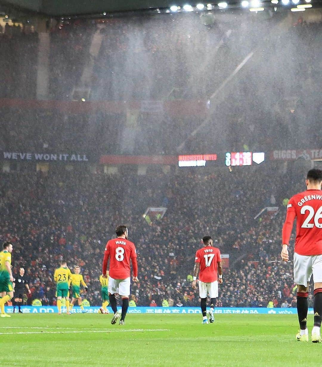 マンチェスター・ユナイテッドさんのインスタグラム写真 - (マンチェスター・ユナイテッドInstagram)「Up the Reds! 🔴 #MUFC #OldTrafford」1月12日 20時07分 - manchesterunited