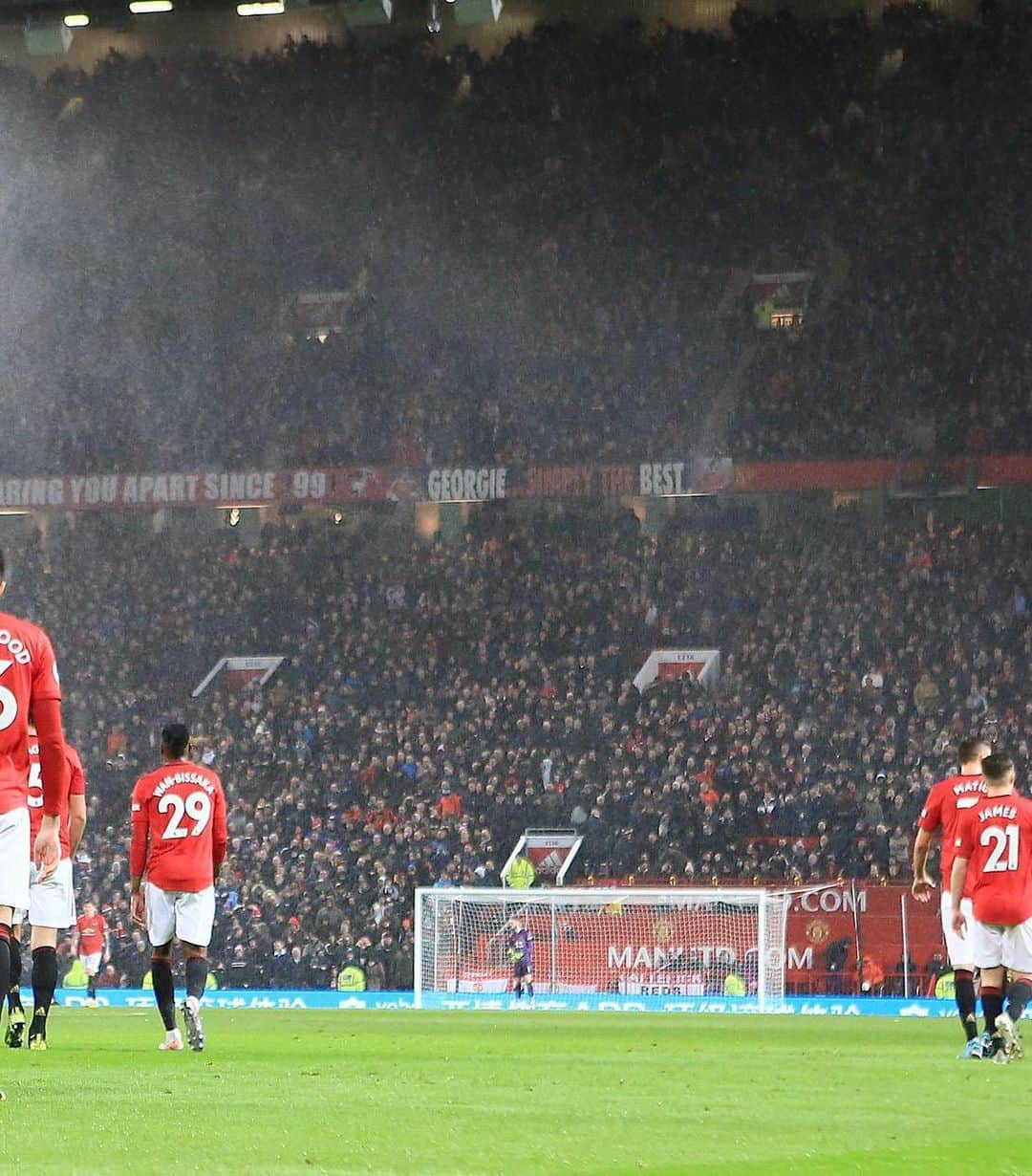 マンチェスター・ユナイテッドさんのインスタグラム写真 - (マンチェスター・ユナイテッドInstagram)「Up the Reds! 🔴 #MUFC #OldTrafford」1月12日 20時07分 - manchesterunited