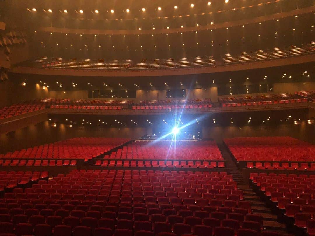 のインスタグラム：「山崎育三郎さんツアー大阪公演！ 気持ちよく演奏させていただきました！ #山崎育三郎 #mirrorball  #piano」