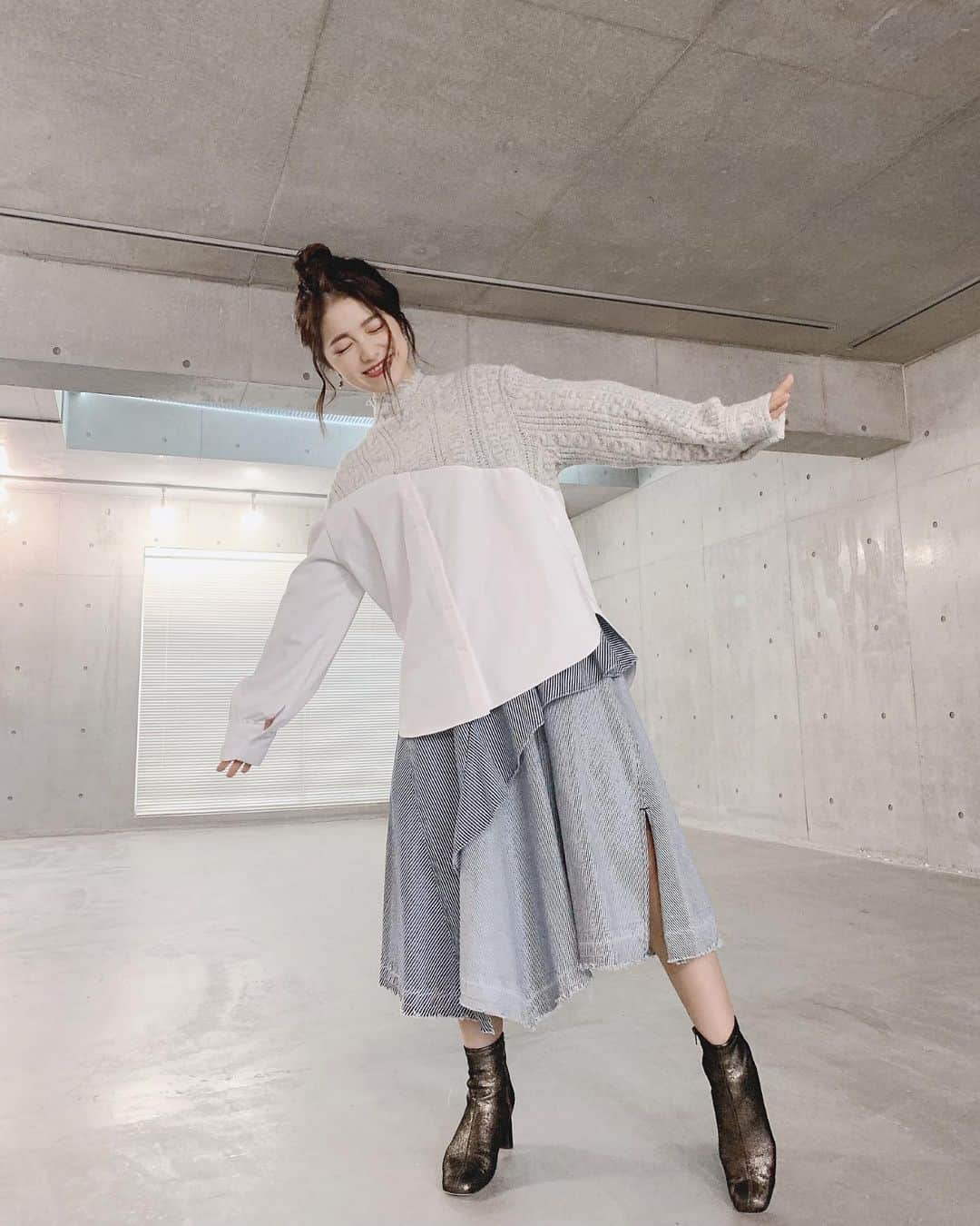 森みはるさんのインスタグラム写真 - (森みはるInstagram)「いつかの日の洋服☁️ トップスは韓国のカロスキルでみつけた可愛いお店で買いました〜 #私服#コーデ#韓国#韓国旅行#カロスキル#가로수길#한국여행#일본인#사복#코디네이터」1月12日 20時20分 - miharu_mori