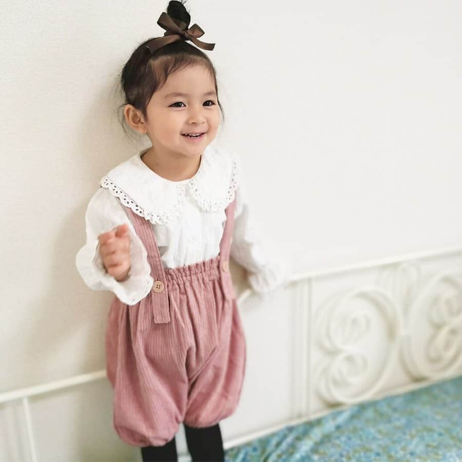 かわいいベビー服・子供服Babychuさんのインスタグラム写真 - (かわいいベビー服・子供服BabychuInstagram)「【今だけ‼️パフパンツが特別価格👍人気サイズ残りわずか💦】 . 大好評頂いているLOOPS(ループス)の2wayパフパンツ❤️ まあるいシルエットと、絶妙くすみカラーで人気サイズは売り切れ間近‼️ . べびちゅファイナルセールでは、なんと💨このパフパンツが31%OFF✨  今年用と来年用にサイズ違いでGETする人も多数😘☝️ . 今年最後のビッグセールお見逃しなく🔔べびちゅHP上部のバナー『ファイナルセール』を今すぐチェック✔️ . . #loops #ループス #ループスコーデ #べびちゅオリジナル #べびちゅサロペ #べびちゅ #babychu #ig_kidsphoto #ig_babyphoto #かわいい #子供服 #ベビー服 #親バカ部 #女の子  #男の子 #娘 #赤ちゃん #ベビーコーデ #キッズコーデ #ベビーファッション #キッズファッション #出産祝い #baby #babychujp」1月12日 20時20分 - babychu2014