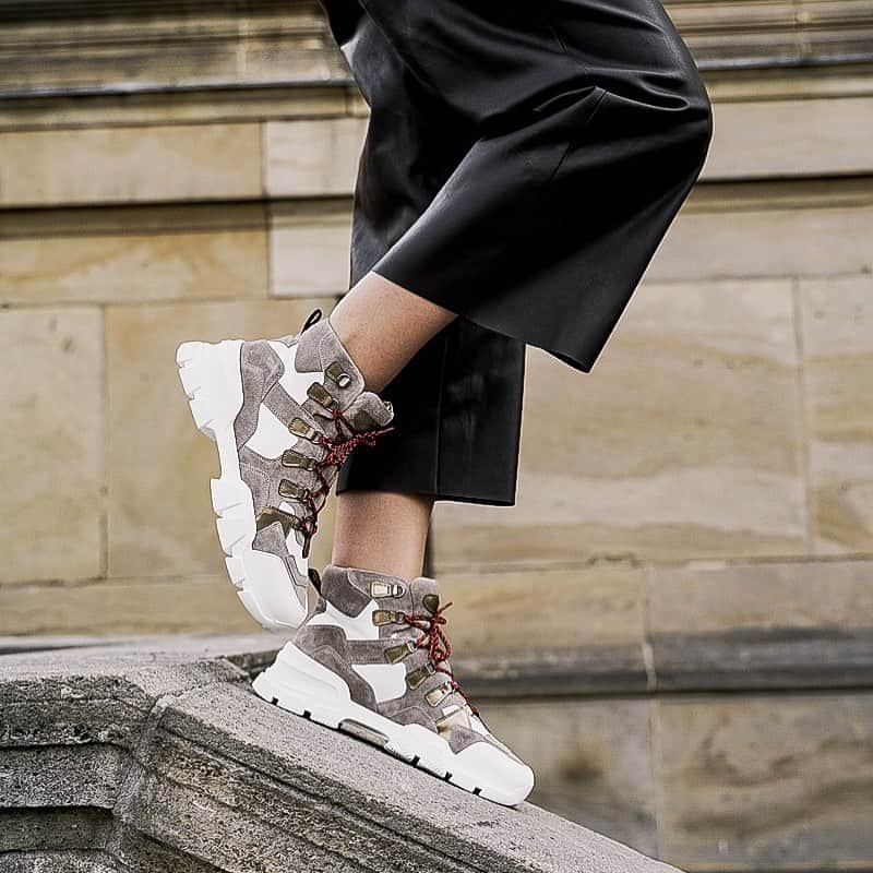のインスタグラム：「enjoy your sunday! ✌🏼❤️ #kennelundschmenger #sunday #sundaymood #outfitinspiration #hikingsneakers #premiumsneakers」